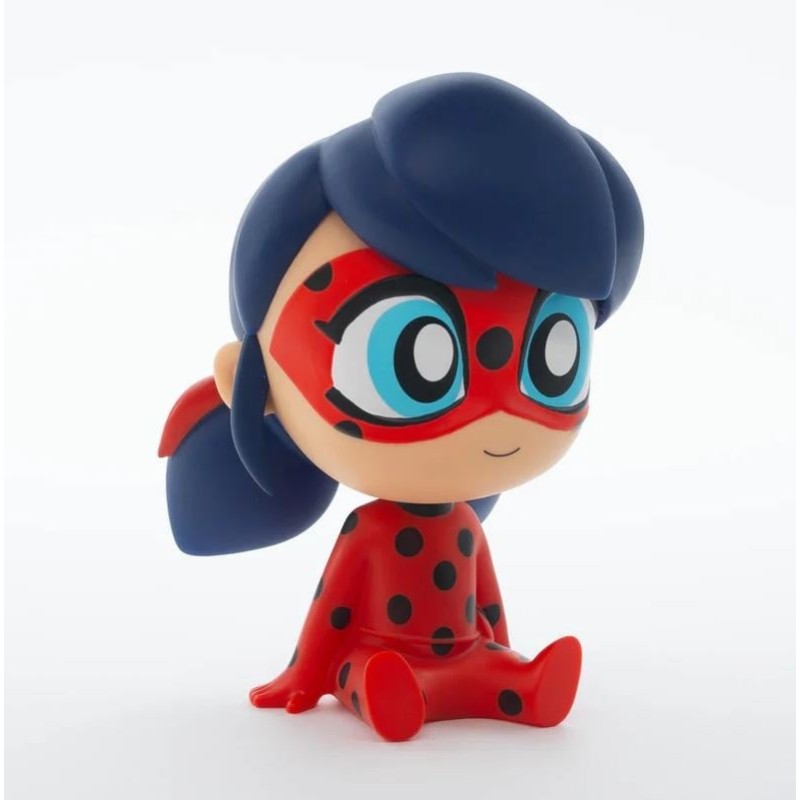 MIRACULOUS LADY BUG - Lady Bug - Tirelire PVC 18cm MIRACULOUS LADY BUG - Lady Bug - Tirelire PVC 18cm