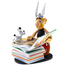 ASTERIX & OBELIX - Asterix regardant une pile de BD - figurine 22.5cm