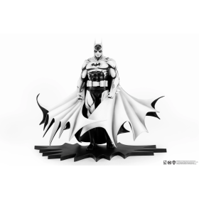 DC HEROES - Batman "Version Blanc & Noir" - Statuette 1/8 27cm