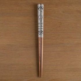 KIKI LA PETITE SORCIERE - Esquisses Brun - baguettes Laquées 21cm